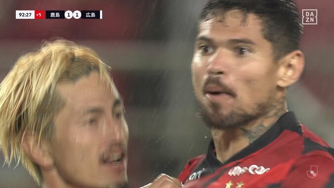 嘘だろ？鈴木優磨、チームメイトの“煽り”を制止「自分は煽るくせに」「その役回りもできるの？」紳士的振る舞いがSNSで話題「マジで憎めない」 5枚目