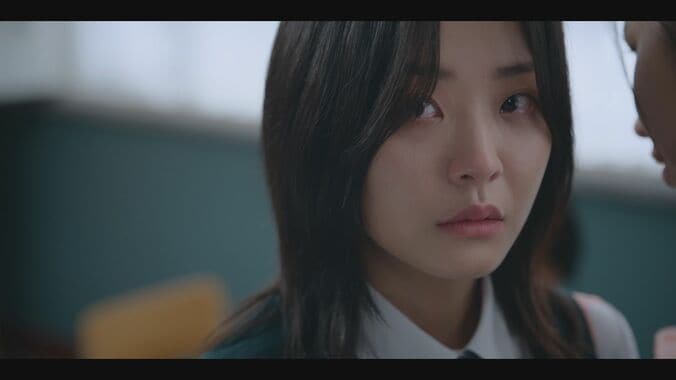 【写真・画像】「私の胸にすっぽり入る」キャミソール姿のJKを後ろから抱きしめ…　2枚目