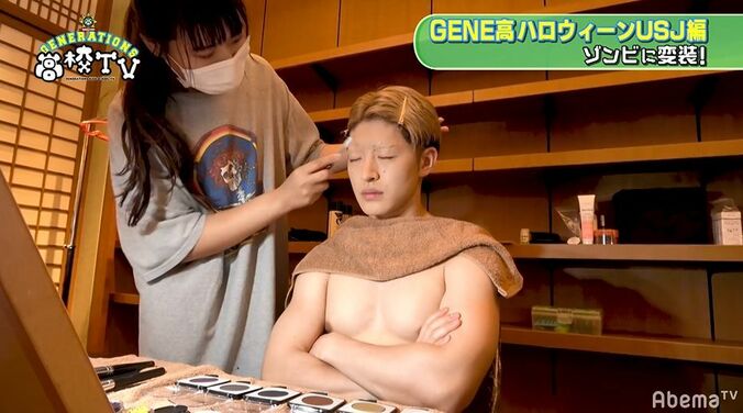 佐野玲於、ゾンビメイク中にムキムキの筋肉があらわに！思わぬセクシーショットに興奮の声続々 2枚目