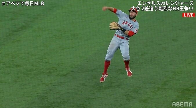 大谷翔平の同僚がファンを魅了 ぎりぎりキャッチに1回転のルーレットスロー「守備の神」「素晴らしい！」 1枚目