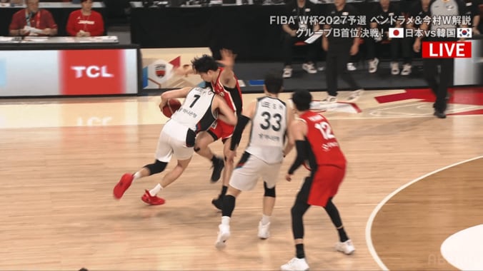 「マジか！？」日韓戦の“際どいジャッジ”に騒然！「グッドディフェンスやん！」馬場雄大と韓国エースのバチバチ同僚対決に「めっちゃ胸熱」【バスケW杯予選】 3枚目