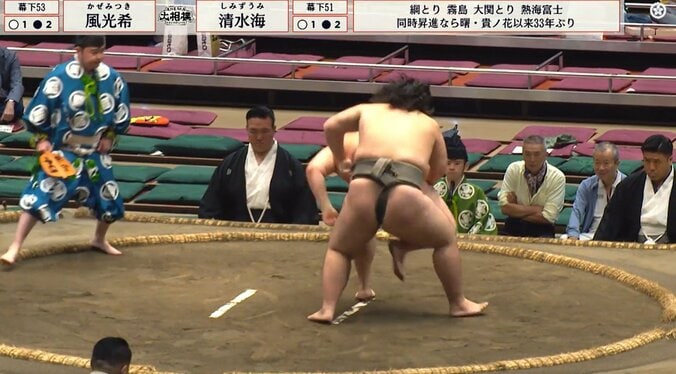 「え、この体勢から?」絶体絶命の展開に館内ざわめき「MMAかよ」「バックで粘るw」驚きの結末 3枚目