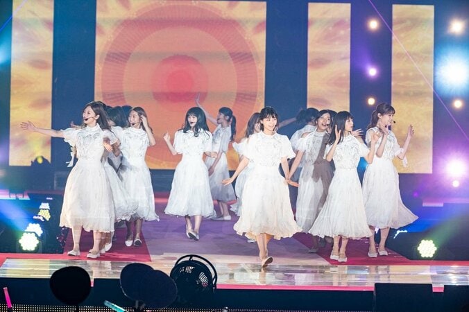 乃木坂46、ガルアワで「かわい子ちゃん達」前に4曲ミニライブ 2枚目