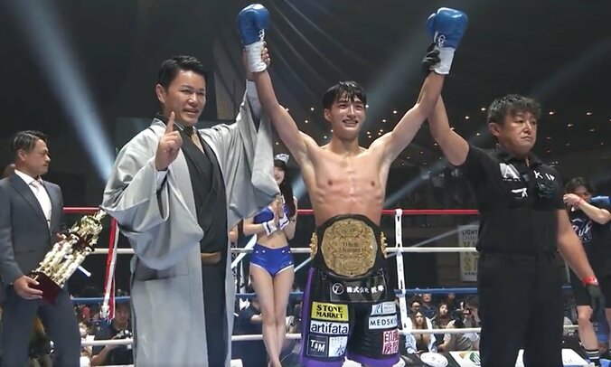 K-1 WORLD GPフェザー級新王者となった大久保琉唯