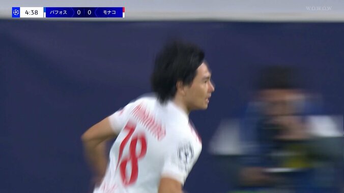どこに怒れば… 南野拓実のゴールで“異変”「イラついてるな」“神ムーブ”に混乱→相手守備陣の様子がおかしくなる「キレキレやな」 4枚目