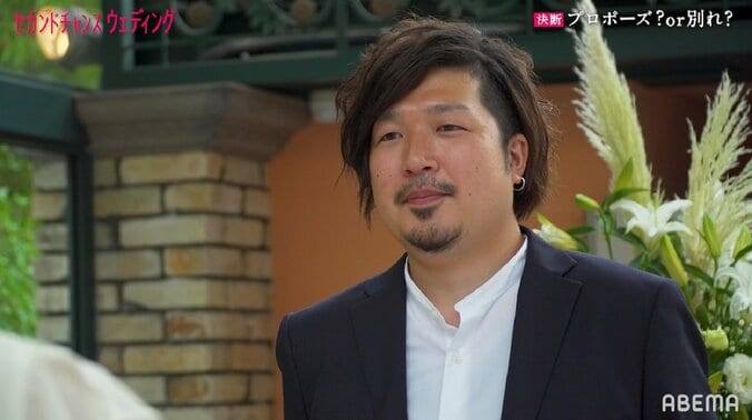 バツイチカップル、バラを抱え片膝をつき決死のプロポーズ、果たして？『セカンドチャンスウェディング』第10話 2枚目