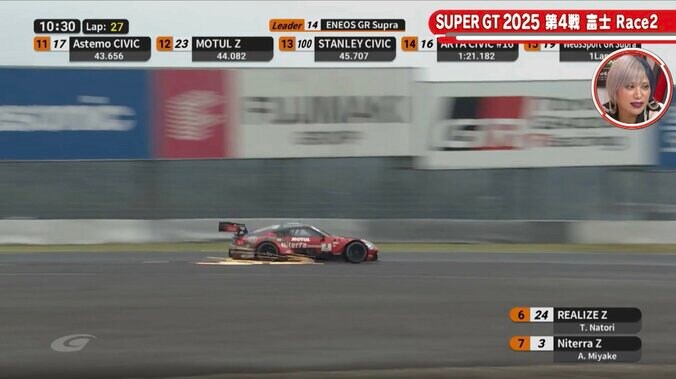 ZとZがまさかの“接触” 痛恨の5秒加算…コース外“押し出し”に「闘志むき出し最高でした」「両者一歩も引かないバトル」 4枚目