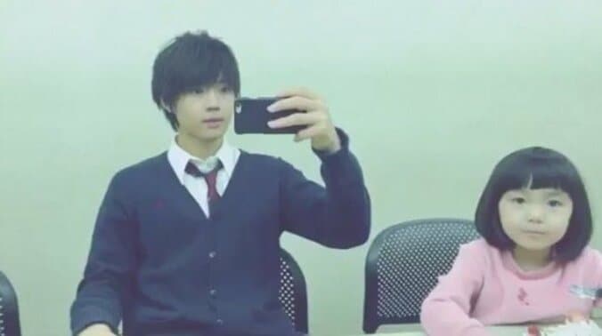 M!LK佐野勇斗、そらちゃんを抱っこ　立派なお兄ちゃん姿に悶えるファン続出 1枚目