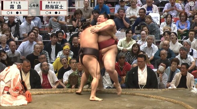 「最後の必要ある?」「あれはよくない」霧島、熱海富士を撃破も取組直後の振る舞いには疑問の声も 4枚目