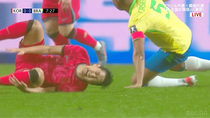 韓国の至宝を吹っ飛ばす…ブラジル潰し屋、危険な“両足タックル”が「深すぎる」「鬼チャージ」大ブーイングでも不敵な笑み「これぞカゼミーロ」 4枚目