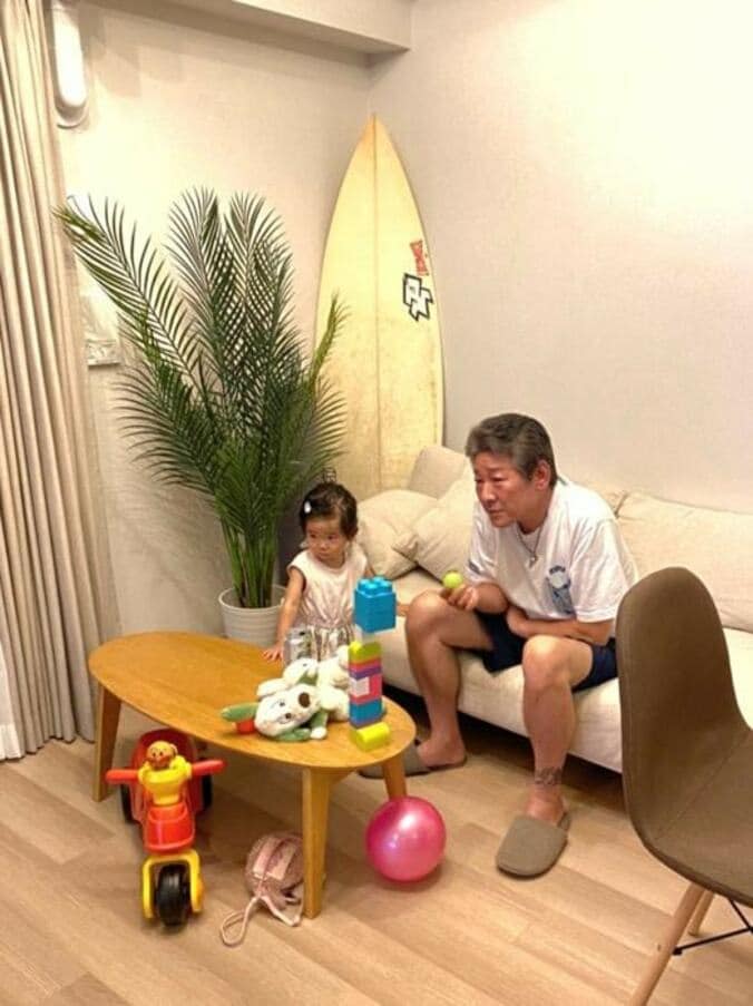  布川敏和、長女夫妻の新居に招待され敬老の日のお祝い「泊まらせてもらった」  1枚目