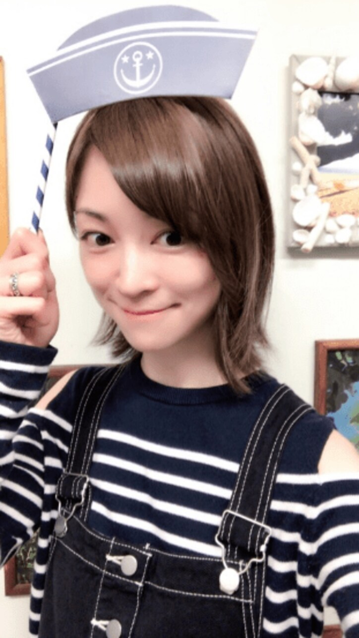 吉澤ひとみ 20センチ以上バッサリ、ショートヘア公開に「似合ってます!」「髪色が明るいショートが似合う」の声