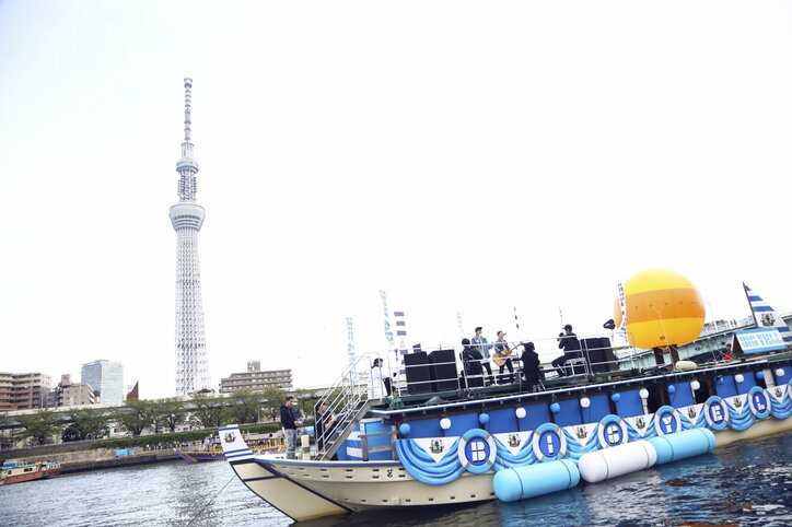 ゆず、船上ライブで隅田川の空に「栄光の架橋」響かせる＆ツアー3公演追加決定