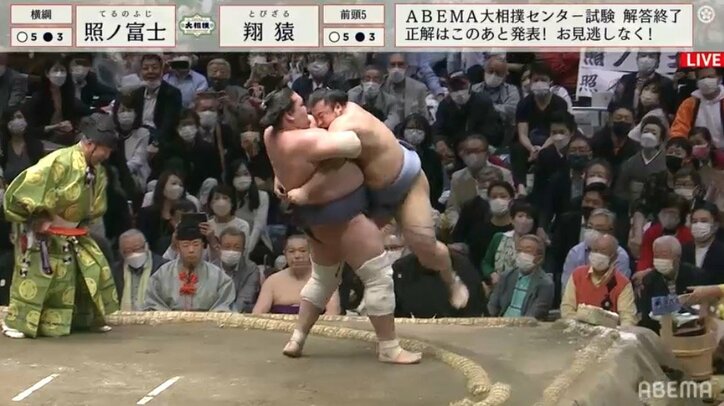 照ノ富士の吊り出しに翔猿が“足バタバタ”　横綱のパワー相撲に視聴者「吊られたらマジで何もできない」「クレーンとしか言えない」