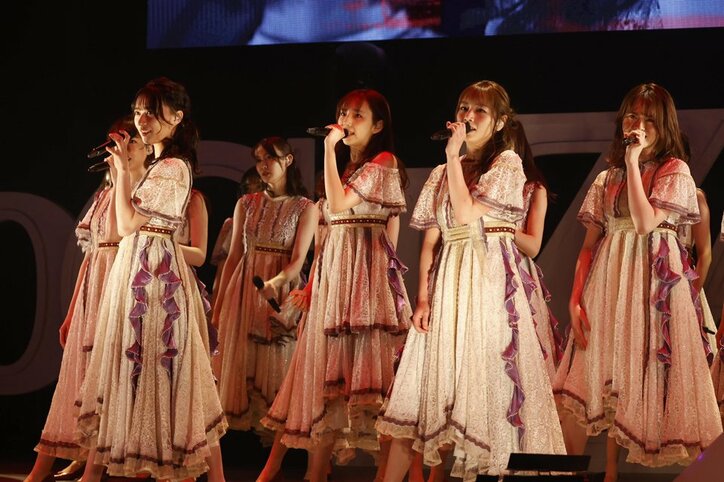 「生まれたままで」「ハルジオンが咲く頃」も…思い入れのある楽曲で構成されたセットリスト、乃木坂46新内眞衣が卒業セレモニー
