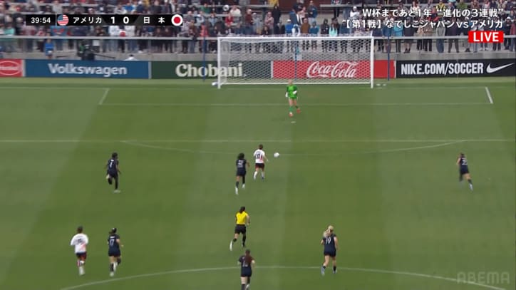 トンプソン（右端）はこの距離から脅威のスピードでカバーリング