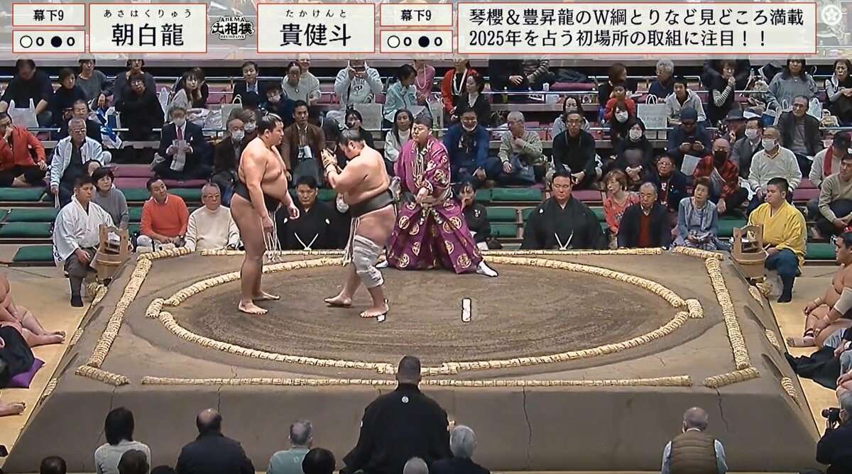 行司がついに“激おこ” 三度の立ち合い不成立に館内も騒然 「これは怒