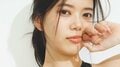 マイク眞木の長女・眞木花、沖縄で“七色に変わる表情” 『週プレ』グラビアに登場