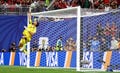 スペインが沈黙！W杯初出場の40歳守護神、驚異の“ワンハンドセーブ”にSNS沸騰「このGK何者？」右手一本で弾き出す