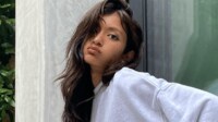 ローラ“手ブラ”オフショットにファン歓喜「言葉が出ません」