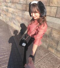 黒木ひかりが恥ずかしそうに照れ笑い…手繋ぎショットにファン悶絶「こんなかわいい彼女欲しい」