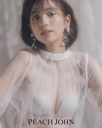中村アン、美ボディ際立つランジェリー姿を披露し「魅力的すぎる」の声