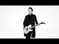 布袋寅泰のスペシャルライブを追体験　巨大4面スクリーンで超絶ギタープレイ