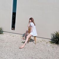 「日傘になりたい」トリンドル玲奈の“美脚ショット”にファン絶賛