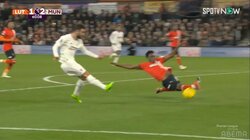 「なんで止めるんだよ」マンUの“司令塔”がブチギレ！完璧なカウンターアタックを止めた爆速ラン＆スライディングに怒り露わでボールを蹴り出した瞬間