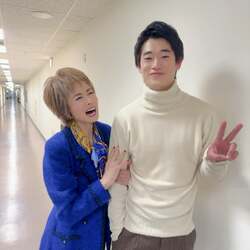 小柳ルミ子、“偶然出会った人物”との腕組み2ショット披露 「奇跡的な縁にびっくり!!」