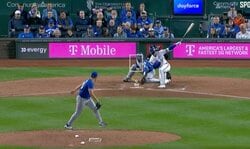 もはやトラウマレベル！ 菊池雄星の“魔球”がヤバすぎると話題に　“429億円男”が完全絶望してうなだれる… ファン騒然 「雄星はもっと評価されていい」「全く打たれる気配ないな」