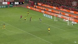 嘘だろ…?まさかのパスミスから生まれた“奇跡の決勝点”にSNS大興奮「J面白くて草」「こんなん優勝するチームだよな」