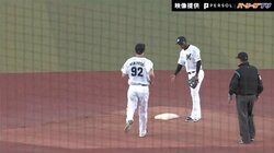 里崎氏「なかなか珍しい」 バント小フライをキャッチ→二塁にダッシュ ロッテ・国吉の“1人併殺”