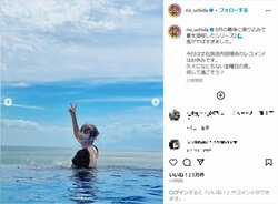 内田理央の“美背中”あらわな黒水着ショット披露に反響続々