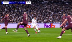 「C・ロナウドかよ！」エンバペ、高速シザースから“逆足カットイン弾”炸裂！「守備やってられん…」ハットトリック達成でマンＣ粉砕の瞬間