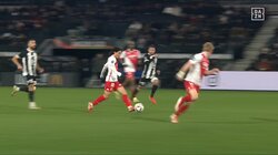 「ようやく相棒を見つけた」南野拓実、新コンビ誕生！「タイミングバッチリ」「このコンビいいよな」守備ラインを引き裂く絶品スルーパスで決定機演出の瞬間