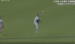 ドジャース絶望！ 激走“背面スーパーキャッチ”→ジャンピング爆肩スローでダブルプレー完成　天才遊撃手のエグすぎる“神プレー”「イケメンだな」「今季ベストプレー候補」