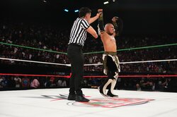 どうなってるの？ メキシコ人レスラーが衝撃の「630°」ぐるぐる大回転フィニッシャーに会場騒然「背中痛くないのか」