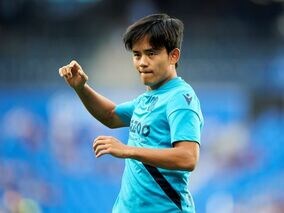 「タケフィーバー」とソシエダ公式が投稿！W杯から帰還した久保建英への“サイン攻め”に反響！「神対応羨ましすぎる」「日本代表のユニも嬉しい」