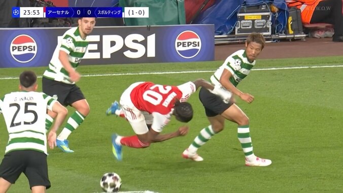 守田英正、“微妙な判定”で主審に詰め寄り抗議　「今のはいってたよな」「可哀想」秀逸な守備で存在感、判定に同情も 2枚目