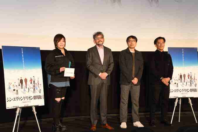 庵野秀明総監督『シン・エヴァンゲリオン劇場版』大ヒットに「本当にありがたい」シリーズ初の舞台挨拶で深々と繰り返しお辞儀 1枚目