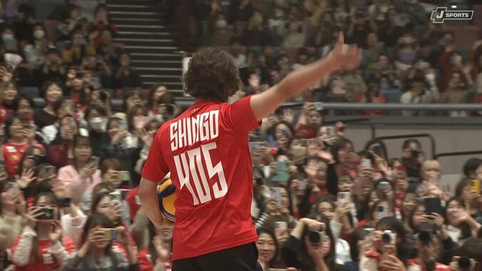 始球式に登場した香取慎吾