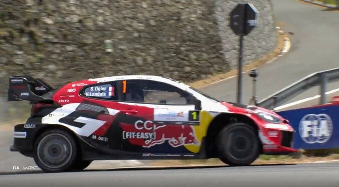 これぞ公道最速！ 超一流ドライバー、“華麗なるスピンターン”の凄技光景に脚光　壁スレスレも圧巻ドラテク見せつける 4枚目