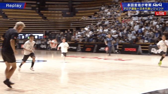 本田圭佑の“黄金の左”に会場騒然！“圧巻ダイレクトループ”が「うめえｗ」「綺麗に決まったな」レジェンドマッチで圧巻弾 5枚目