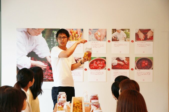 「梅干し一つで2時間半の大行列」を作った“梅干し界の革命児”　落語家の父・立川志の輔氏も顔負けのアイデアマン 2枚目