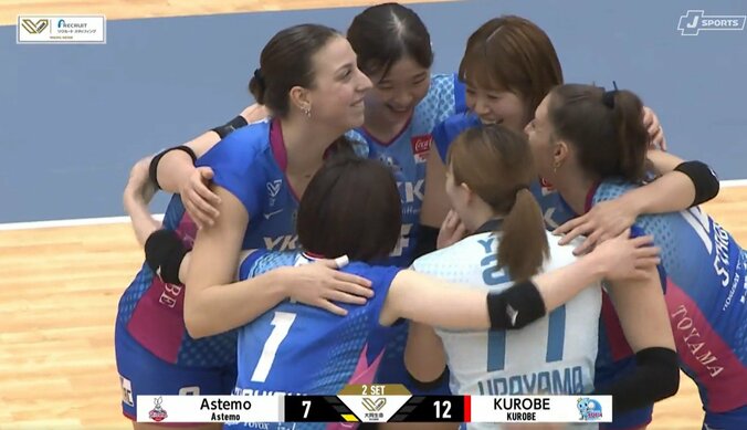 触れてません！ 女子バレー、胸を突き出しギリギリで…タッチネット回避行動が「カワイイ」 4枚目