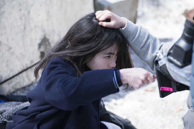 映画『ミスミソウ』がミニシアターランキング2位に！“大ヒット祝い”山田杏奈メイキング写真解禁 2枚目