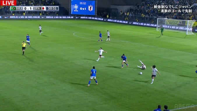 「流石なでしこの久保建英」籾木結花のテクニック＆闘志が話題！「うまっ」「良い受け方」絶品ボディフェイントでブラジル女子MFを翻弄→荒いファウルに抗議の一部始終 3枚目