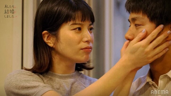 野村周平＆さとうほなみ、後輩招いての宅飲みでイチャイチャ全開！「本当に幸せそう」『私たち結婚しました』第6話