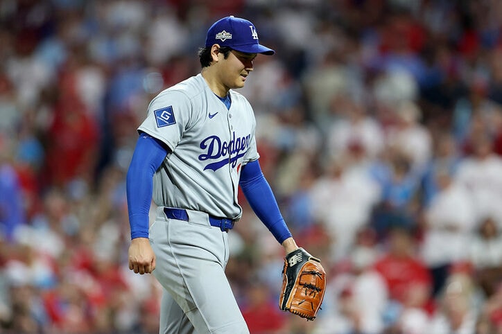 【写真・画像】打者がイライラ！大谷翔平に「ドン引き」 “マン振り三振”で怒り爆発→バットとヘルメットぶん投げ「完全に振り遅れ」　1枚目